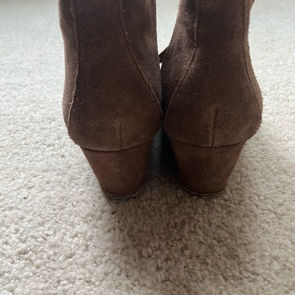 Dolce Vita suede shoes, 8.5 - Picture 3 of 5